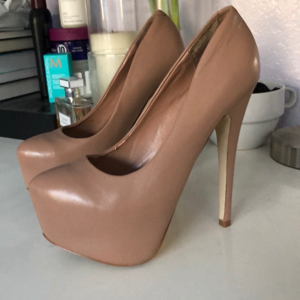 Steve Madden Nude Pumps
